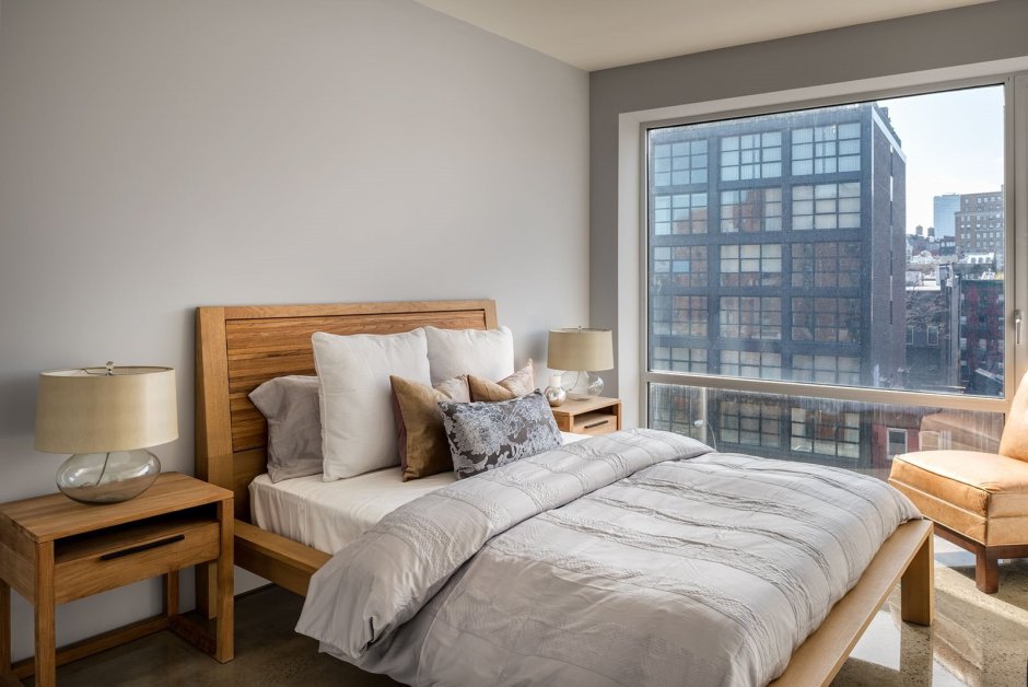 Уютная спальня с панорамными окнами