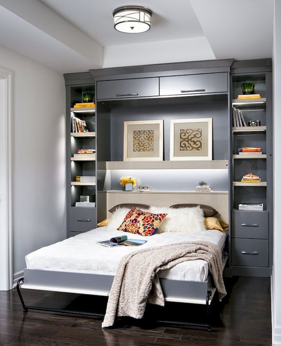 Маленькая спальня со шкафом