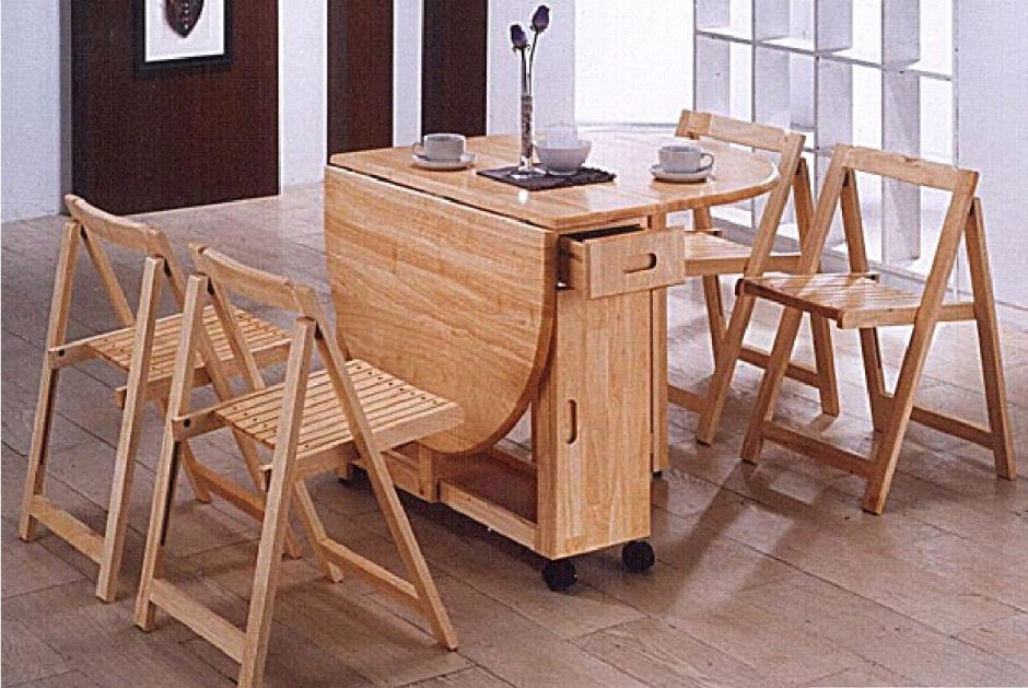 Складной стол со стульями внутри