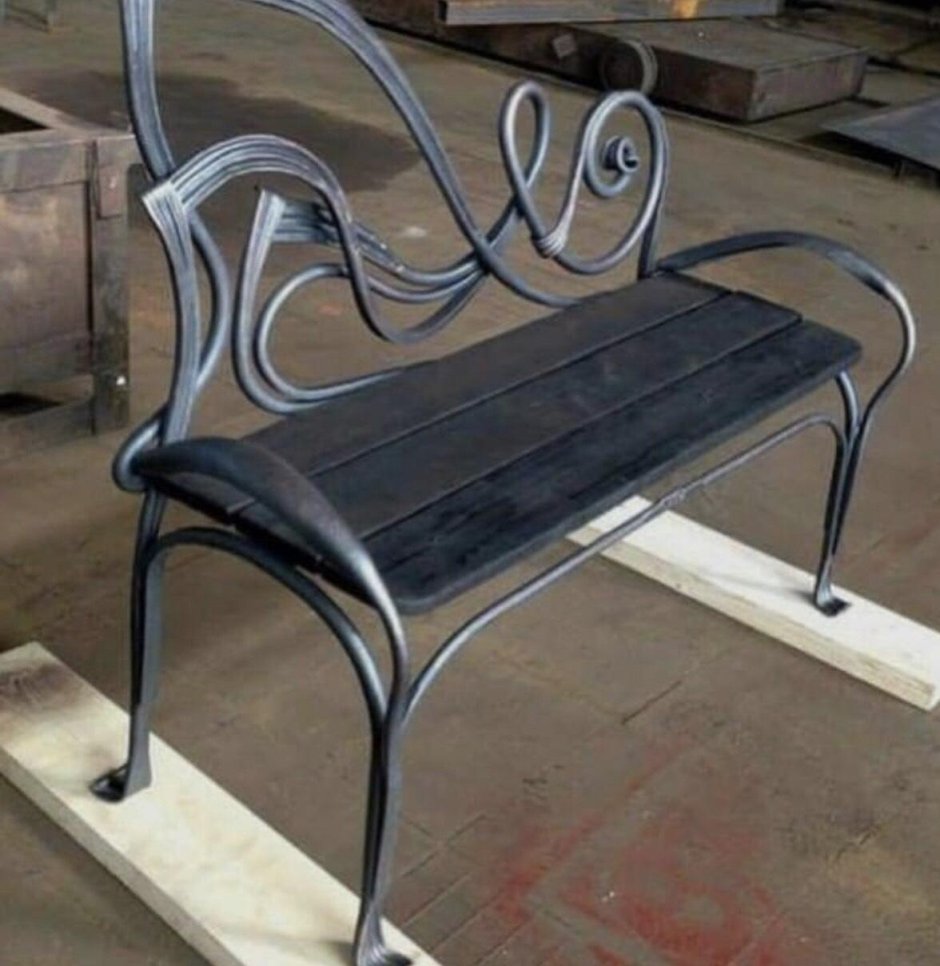Декоративные скамейки из металла
