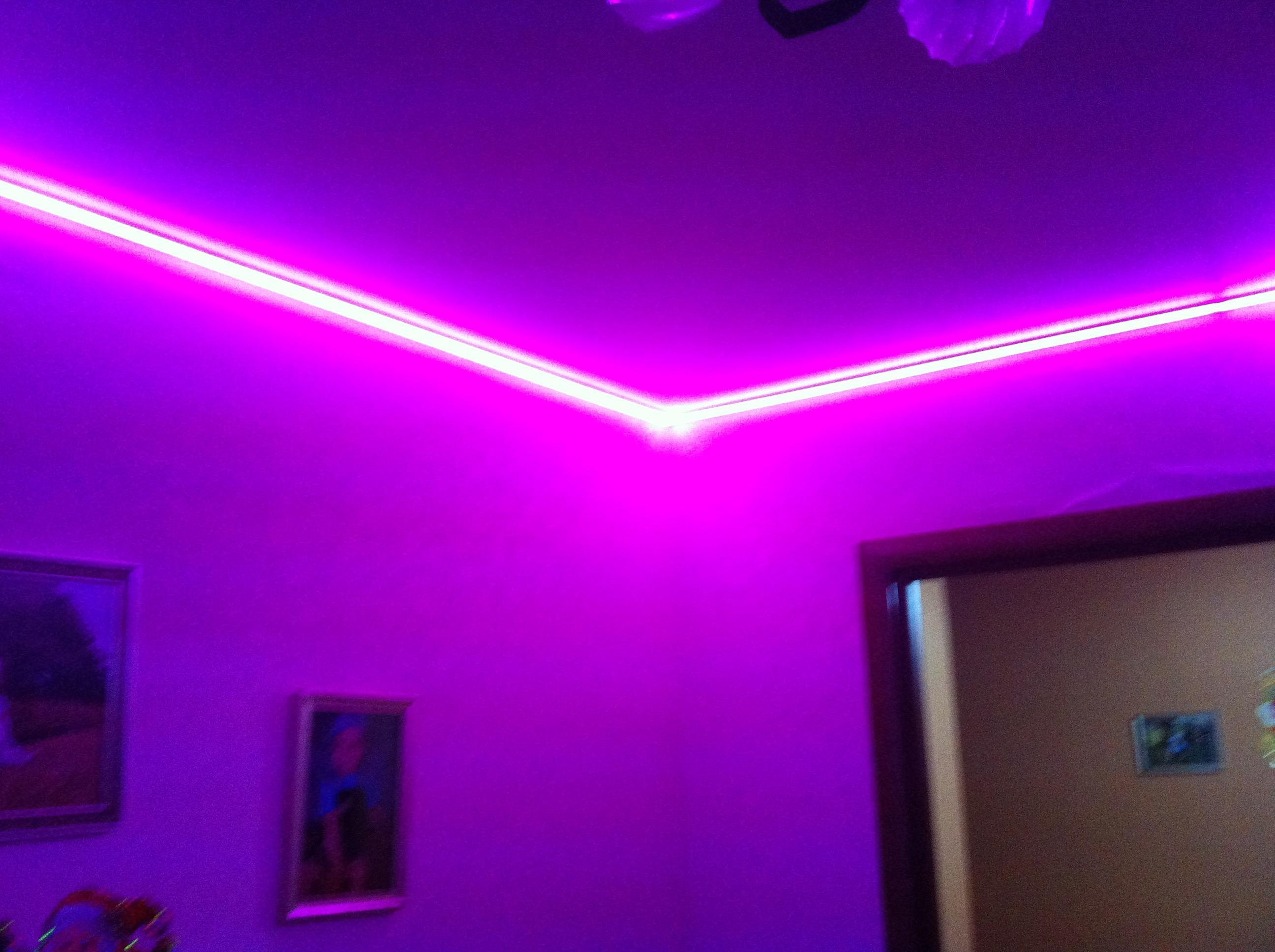 светодиодная лента на стенку в комнате