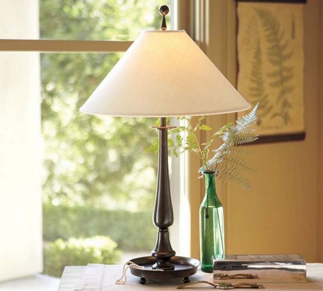 Интерьерные настольные лампы. Настольная лампа «Table Lamp Fraser l». Настольная лампа Kutek Sorrento Sor-LGR-1(P)gr. Настольная лампа в интерьере гостиной. Настольная лампа с абажуром в интерьере.