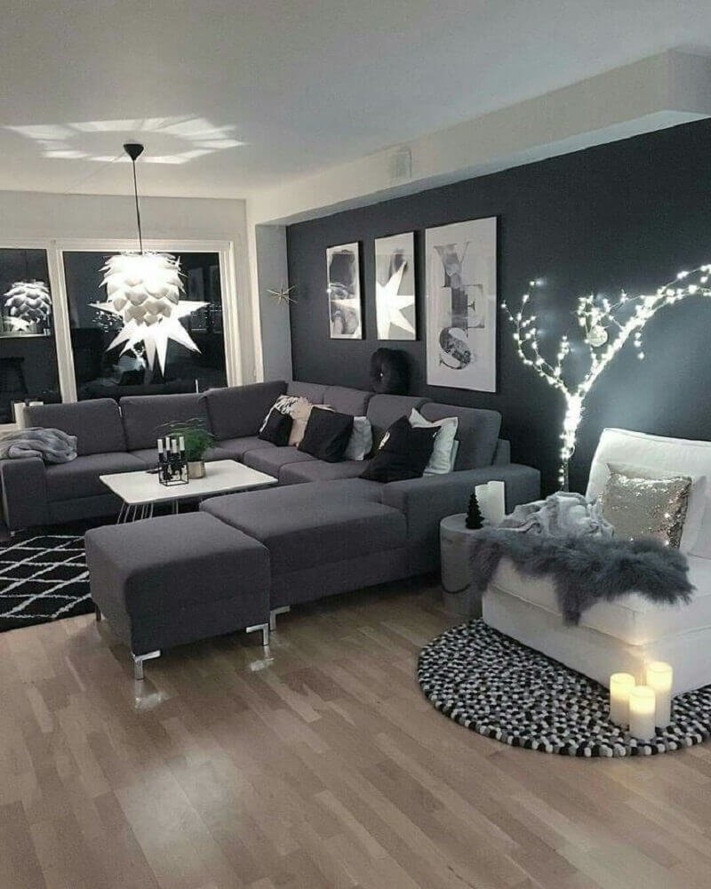 Темно серый диван в интерьере гостиной (67 фото)