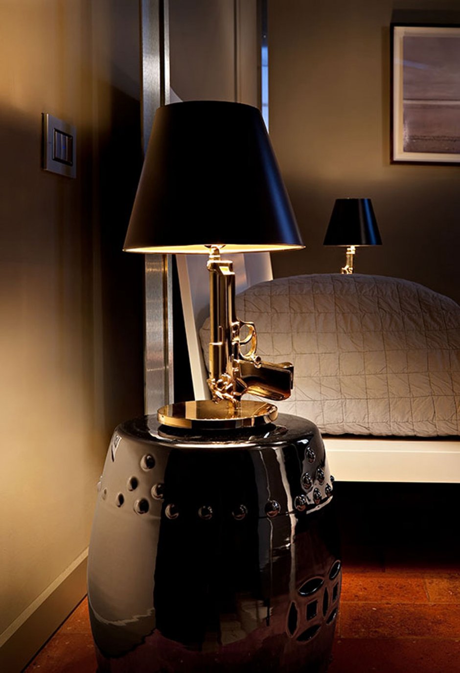 Настольные лампы в интерьерах гостиных (68 фото)