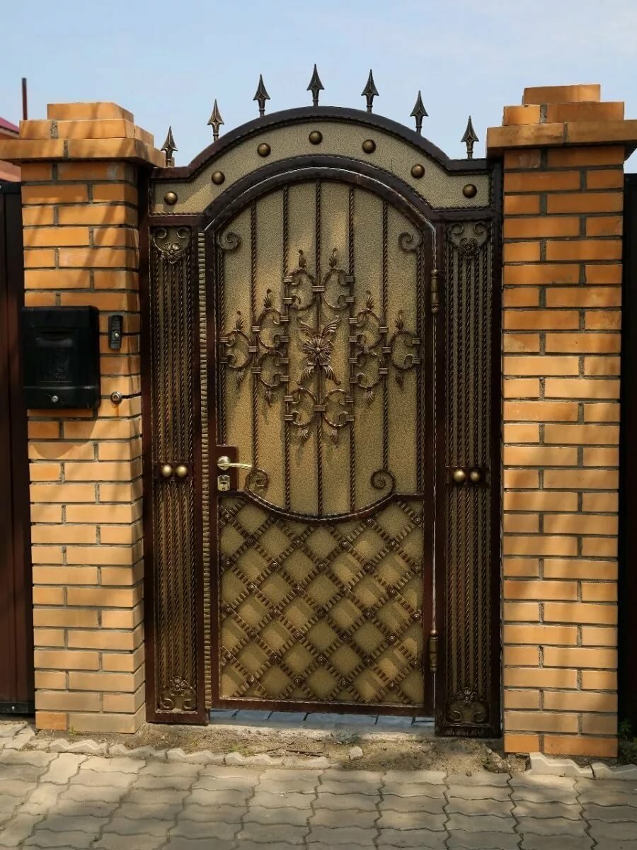 Дизайн ворот в частных домах (52 фото)