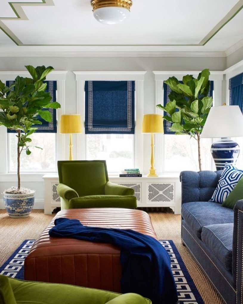 Сине-зеленый диван в интерьере