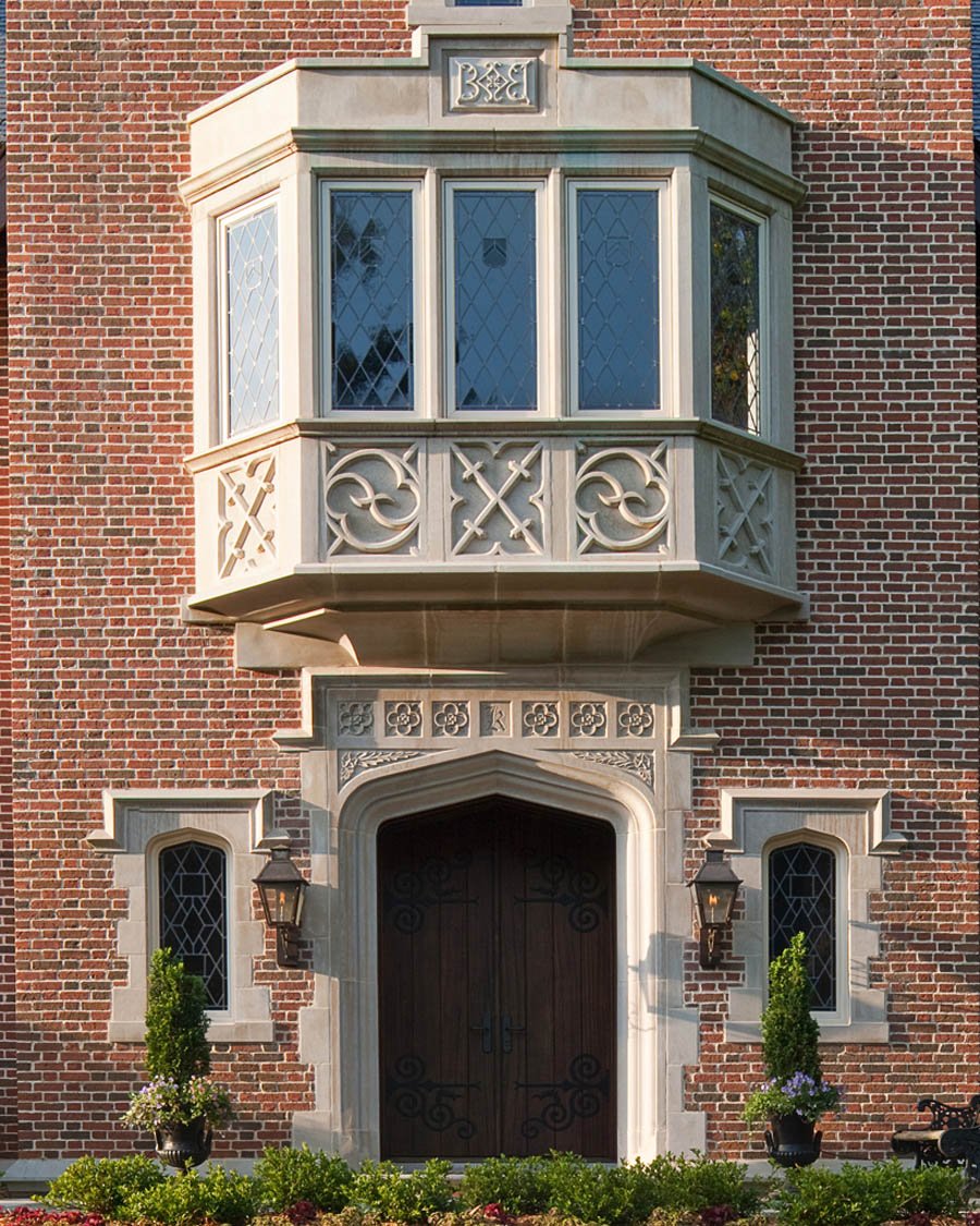 Окна в английском стиле фасад