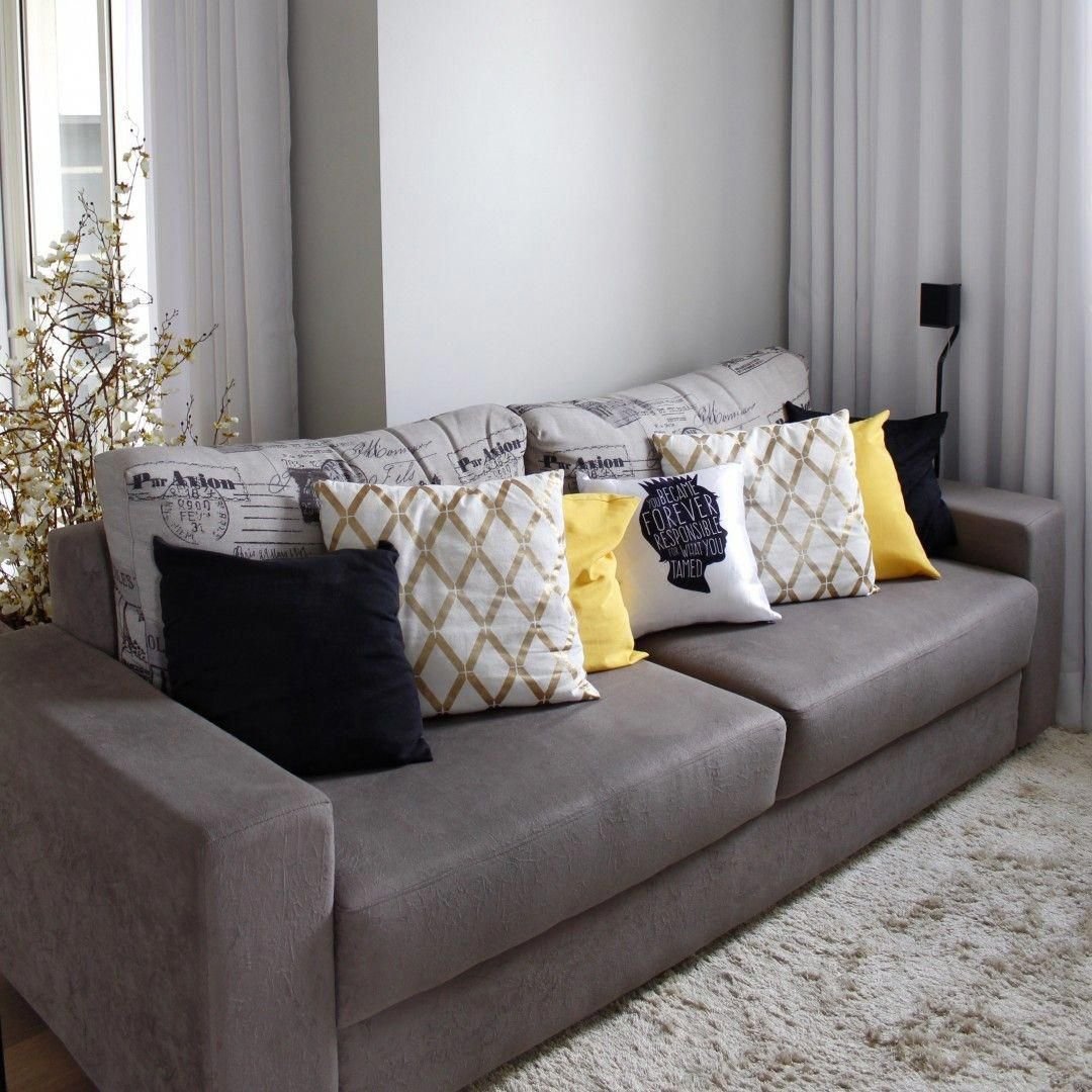 Фото дивана с подушками. Серый диван с подушками. Серый диван в интерьере. Серый диван с цветными подушками. Серый диван с яркими подушками.