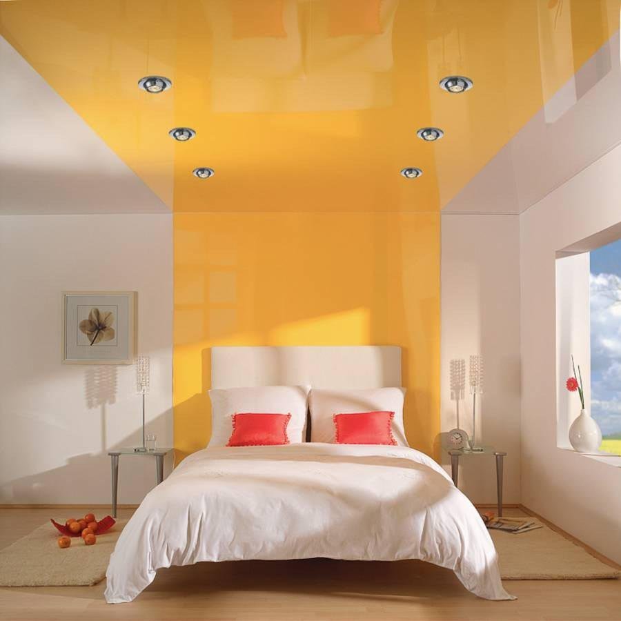 Натяжные потолки желтого цвета