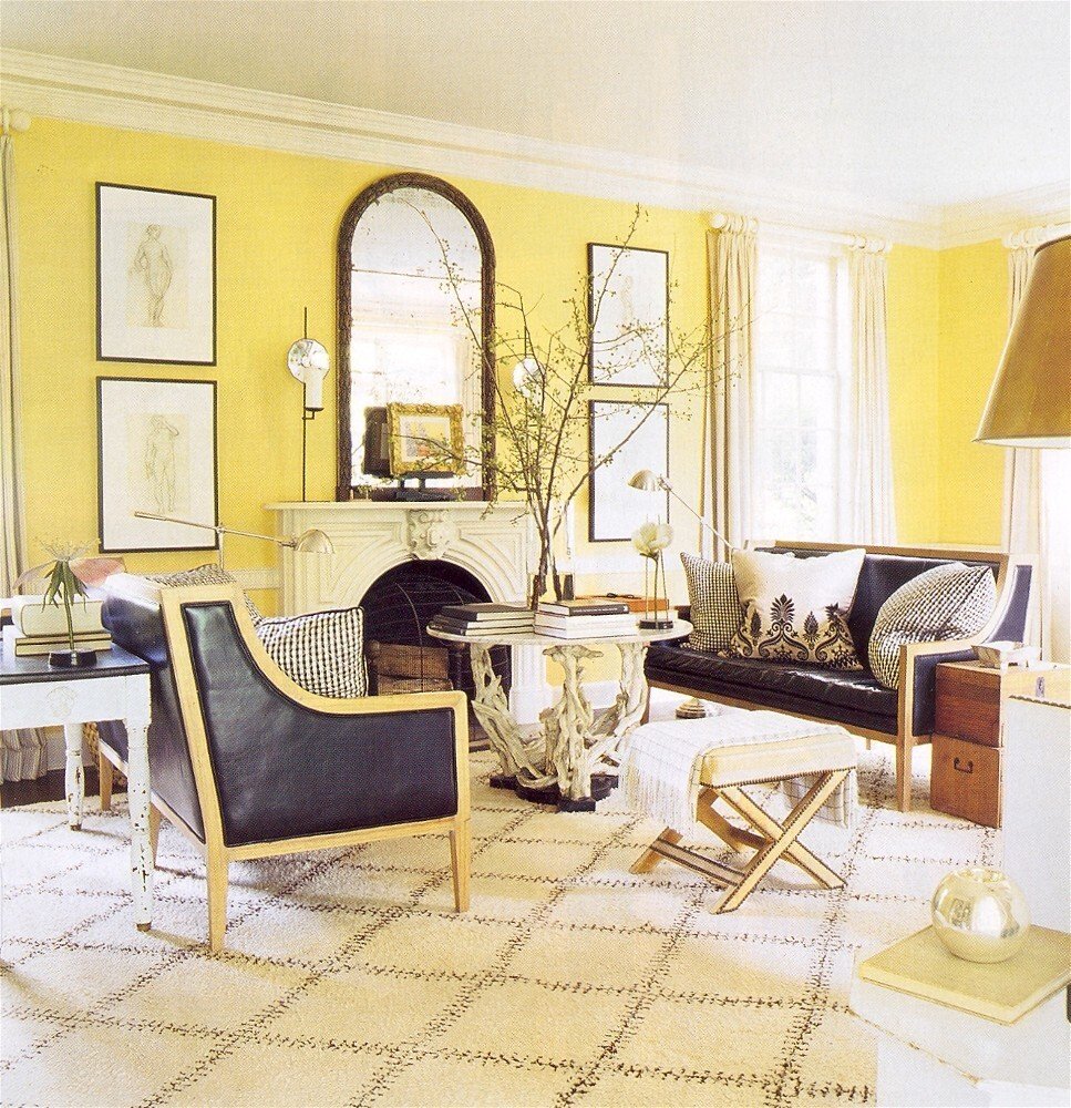 Золотой цвет стен. Жёлтый цвет в интерьере гостиной. Желтая гостиная. Гостиная в желтом цвете. Желтый цвет в интерьере.