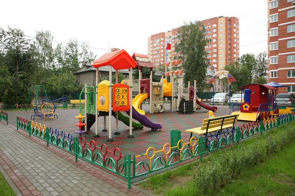 Детский дворик Радужный ХМАО