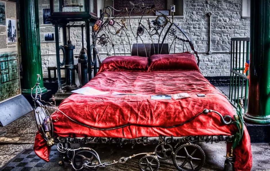 Кровать в стиле стимпанк
