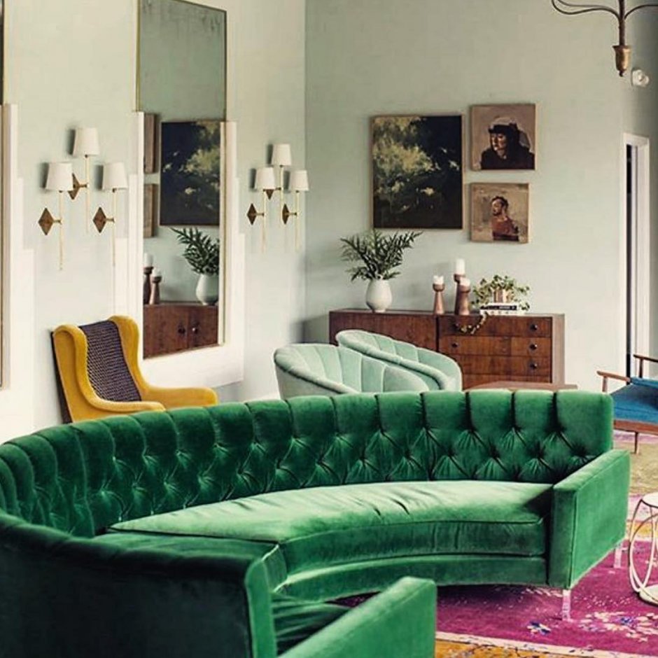 Мягкая мебель изумрудного цвета в интерьере