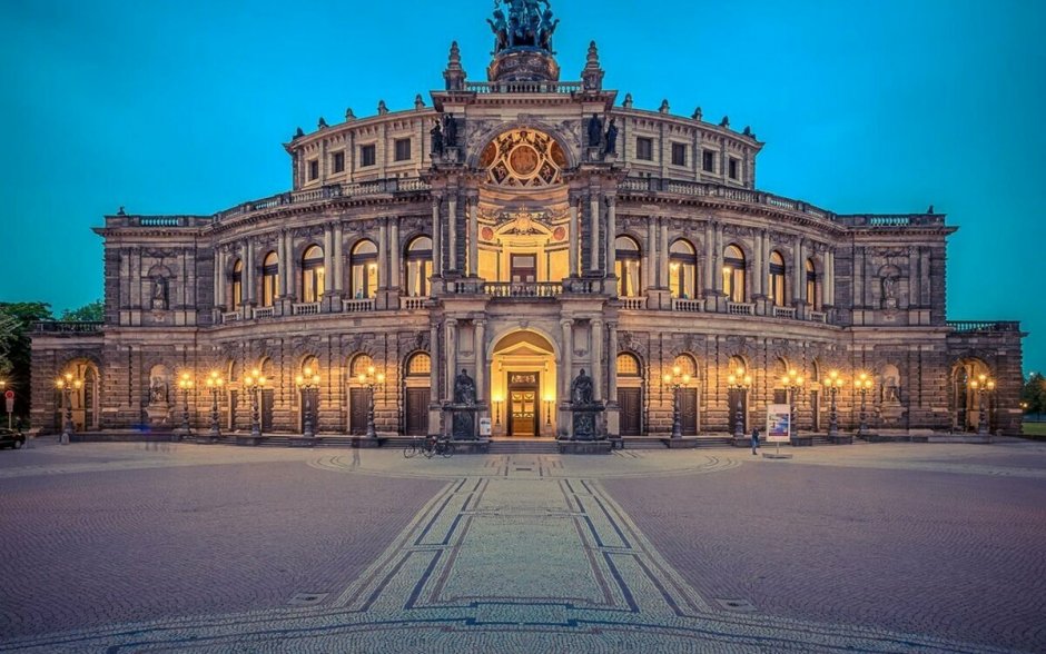 Земпер Дворцовый театр в Дрездене