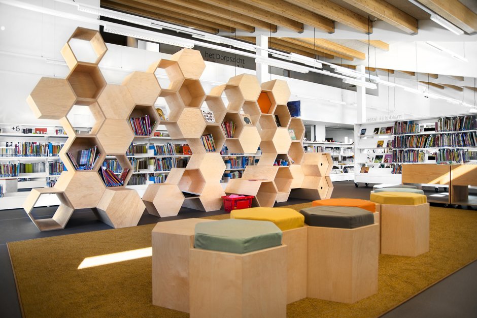 Мебель для модельной библиотеки в современном стиле