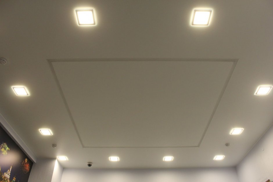 Квадратные светильники в натяжной потолок