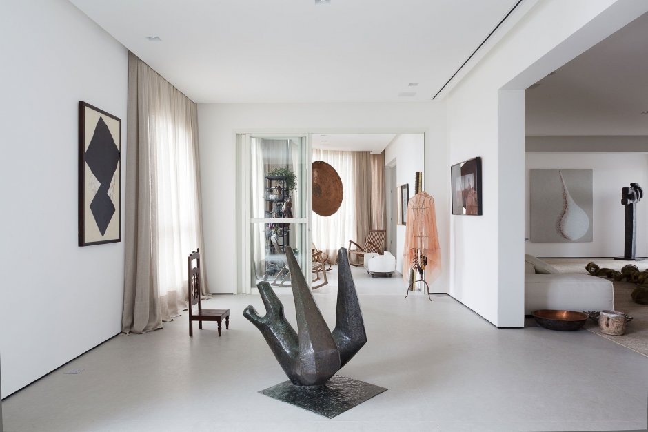 Современная скульптура в интерьере квартиры