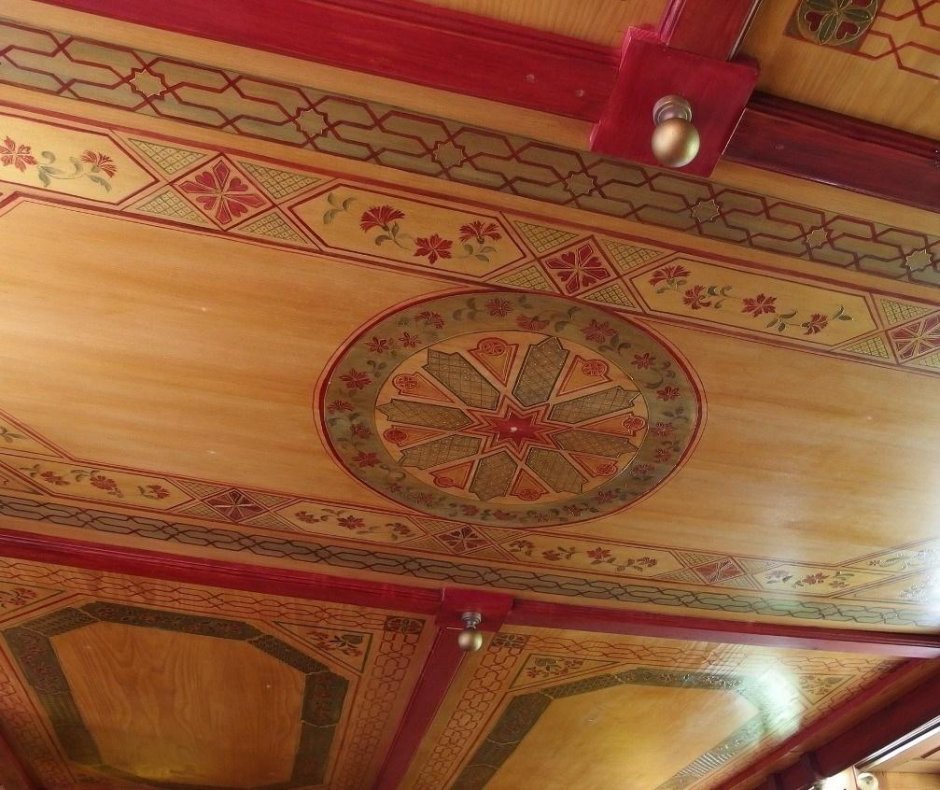 Роспись деревянного потолка