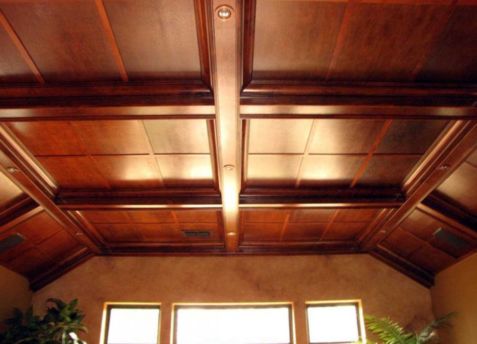 Обшивка потолка в деревянном доме
