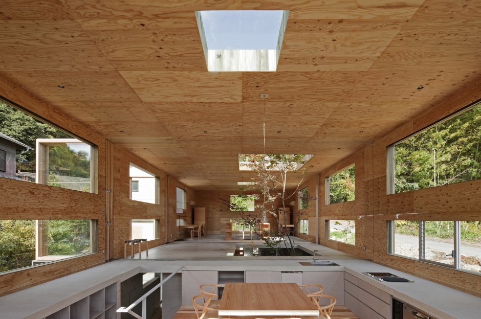 Фанерный потолок в деревянном доме