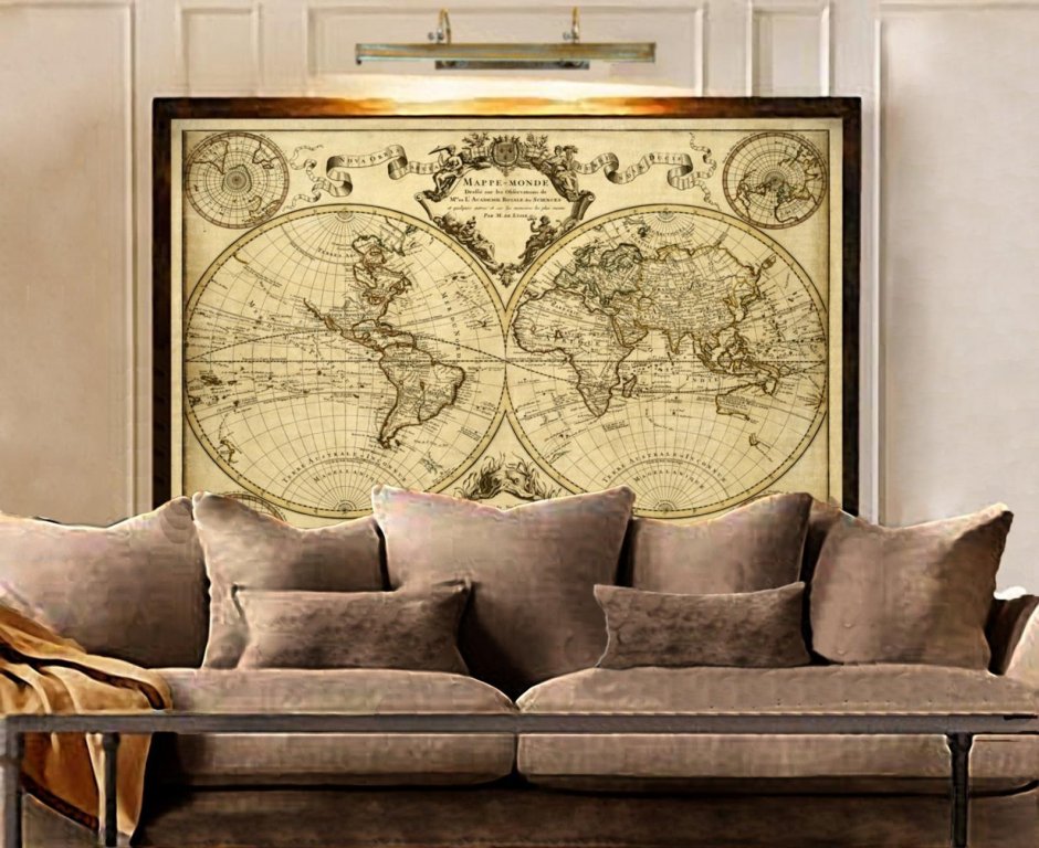 Старинная карта мира в интерьере