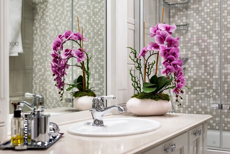 Цветы в интерьере ванной комнаты
