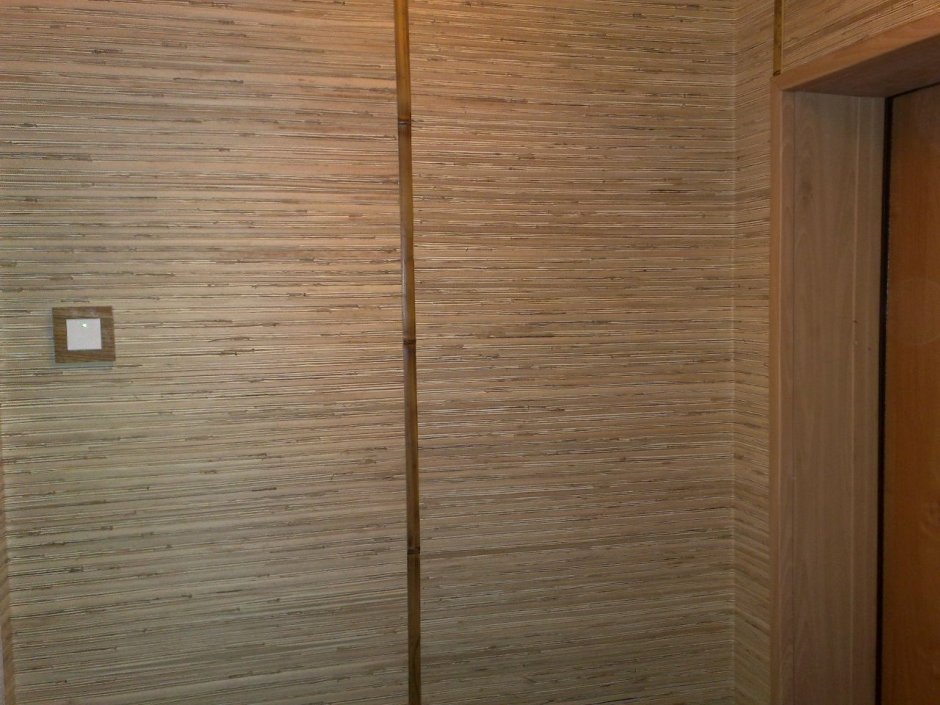 Бамбуковое полотно в коридоре
