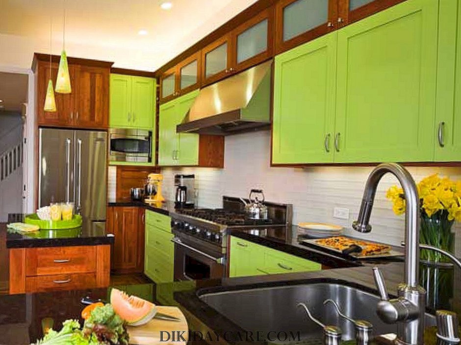 Кухня в зелено-коричневом цвете