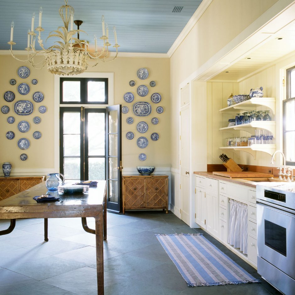 Желто голубой интерьер кухни