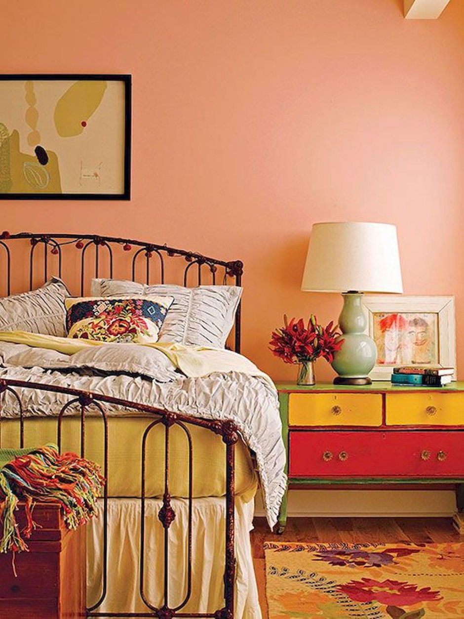 Персиковый цвет стен в интерьере