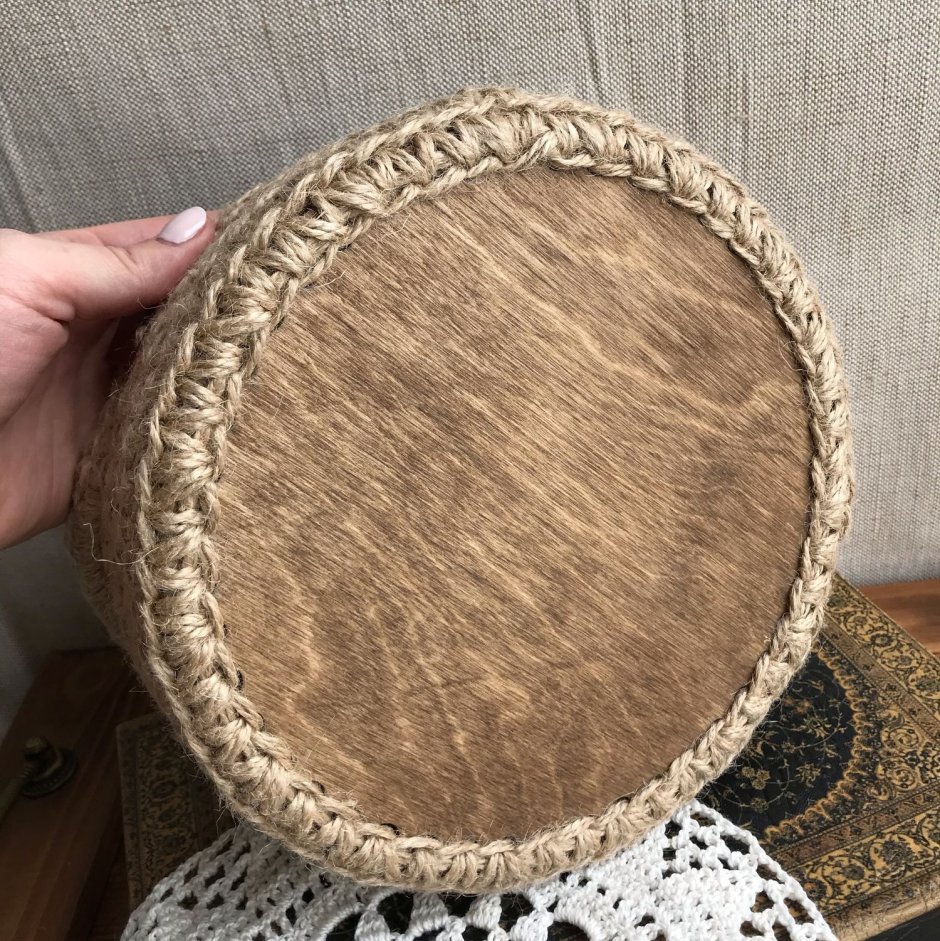 Круглая корзина из джута