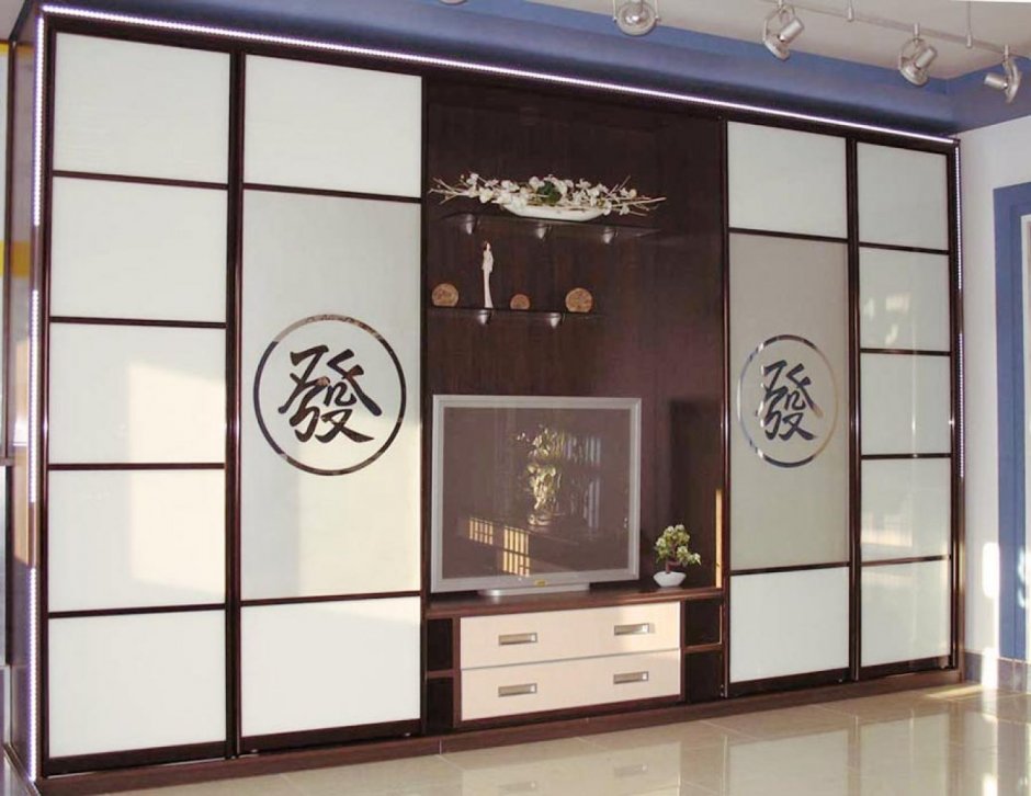 Небольшой шкаф в японском стиле