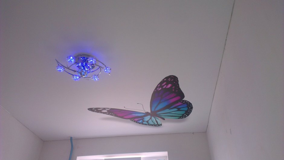 Декоративная бабочка на натяжной потолок