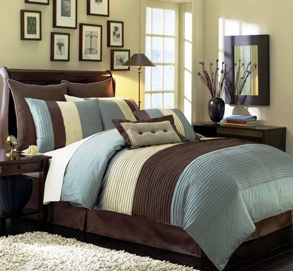 Голубя спальня с коричневой мебелью