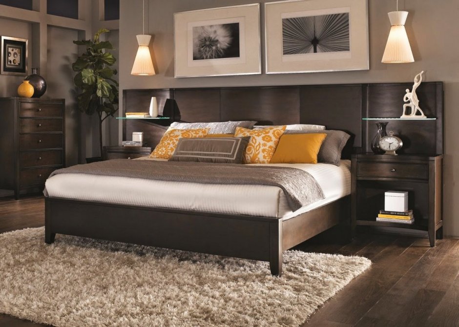 Кровать коричневая