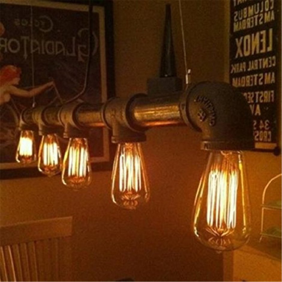Винтажные лампы в баре