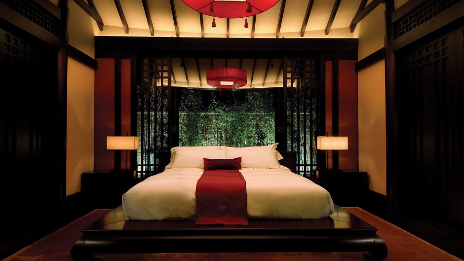 Красная комната в японском стиле