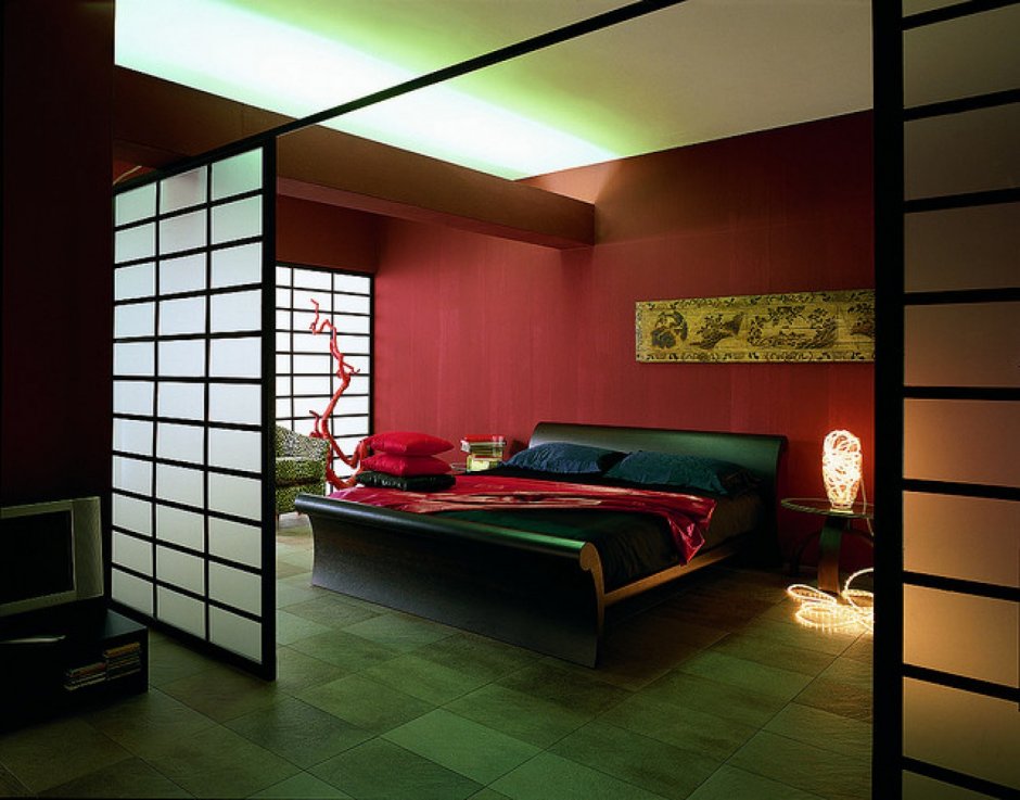 Красная комната в японском стиле