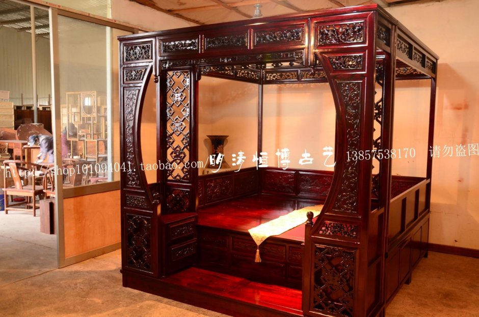 Древняя китайская кровать с балдахином