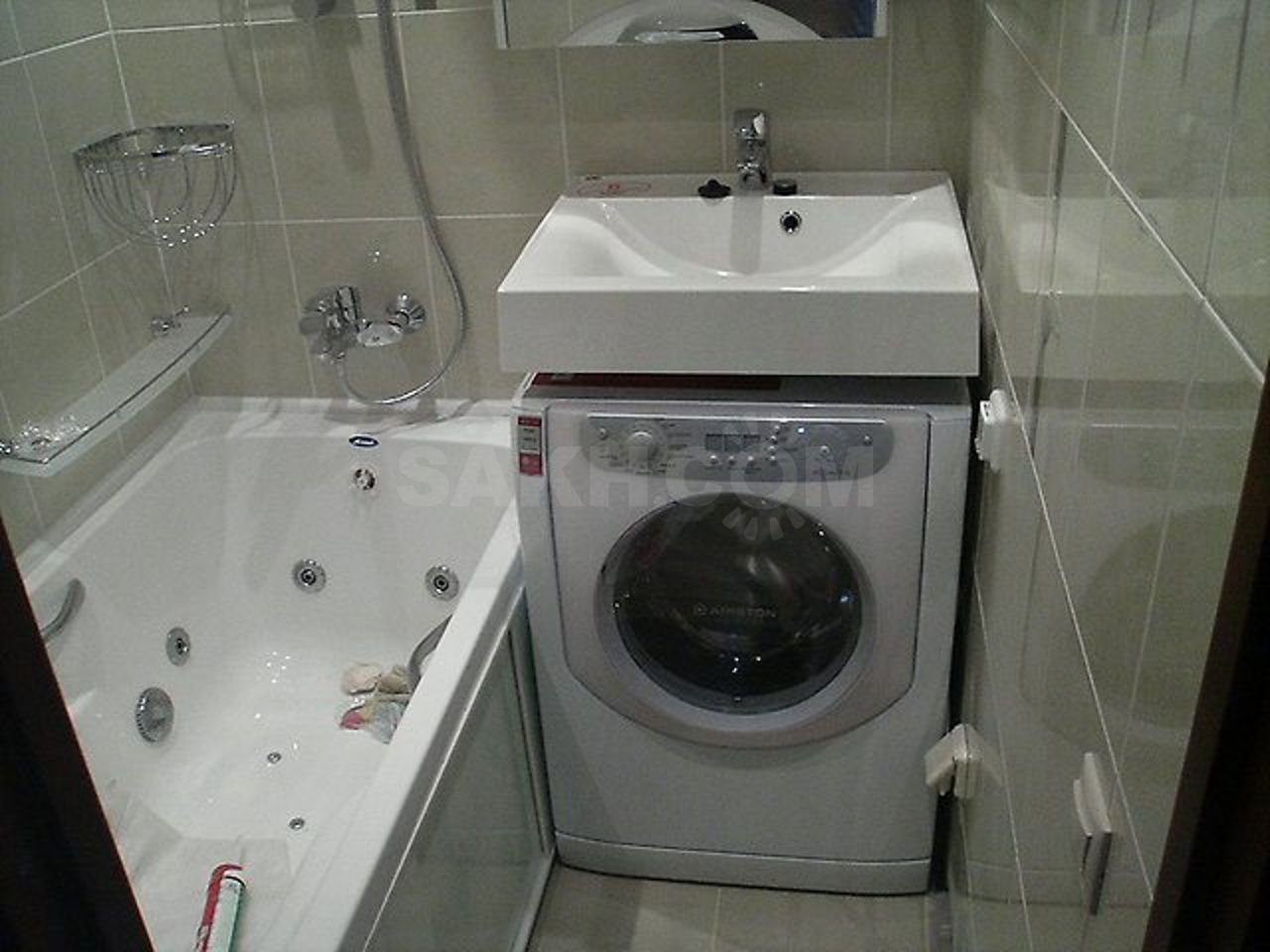 Машинка стиральная под раковину в ванну