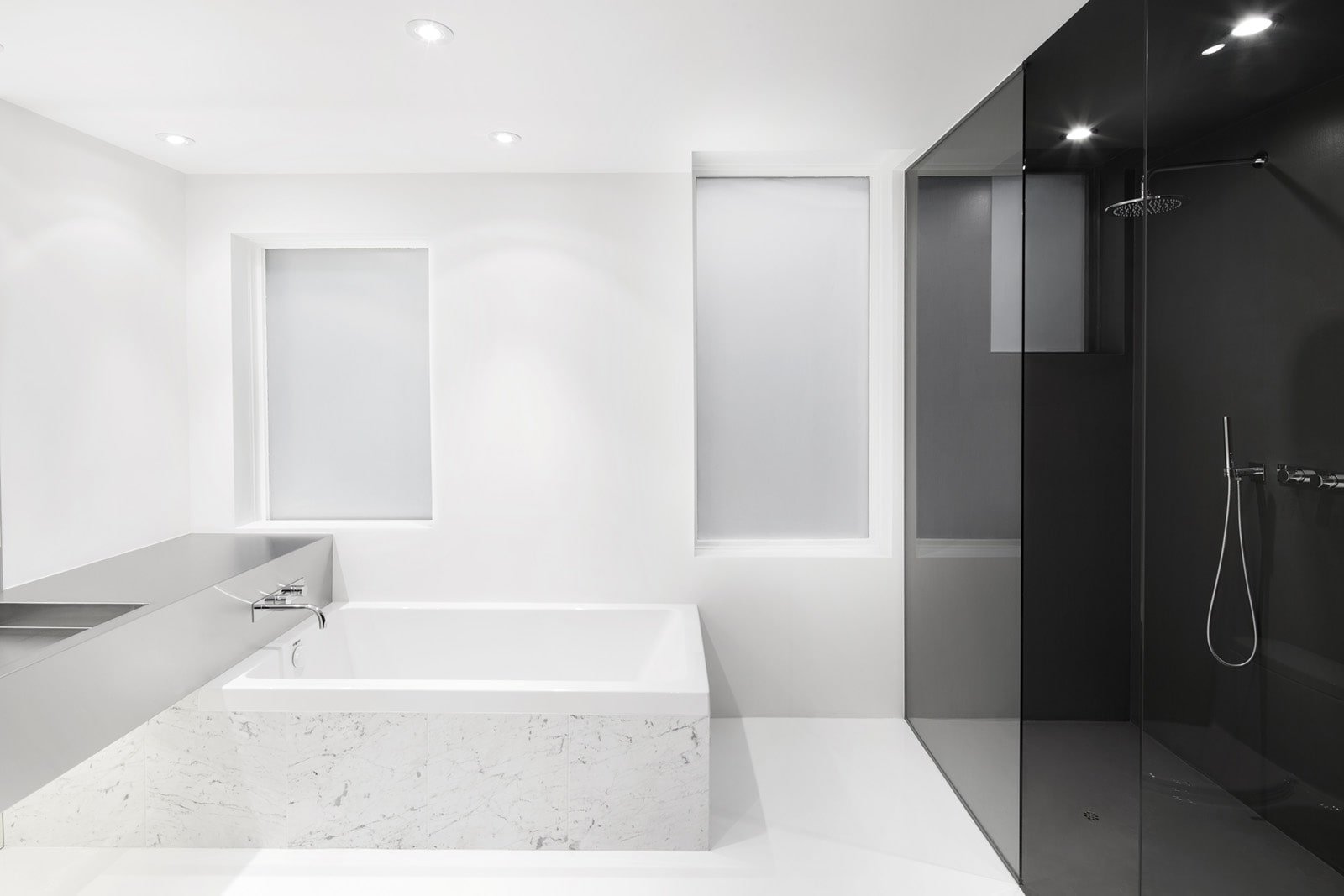 Минималистичный дизайн ванных комнат (58 фото)