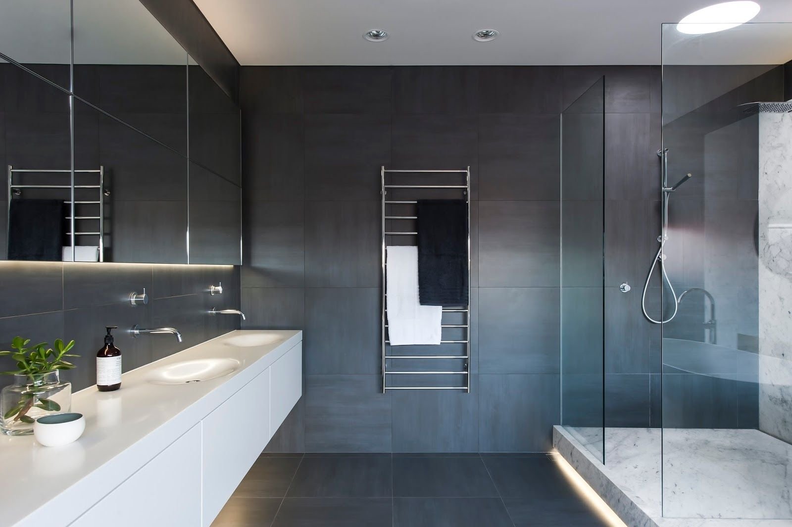Минималистичный дизайн ванных комнат (58 фото)