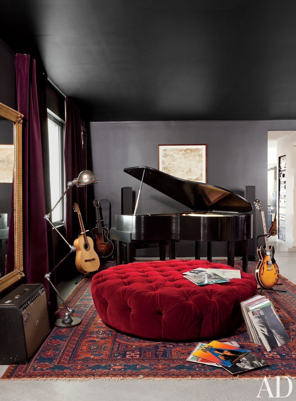 Bedroom music. Квартира Ленни Кравица в Париже. Комната музыканта. Квартира в стиле рок. Интерьер музыканта.