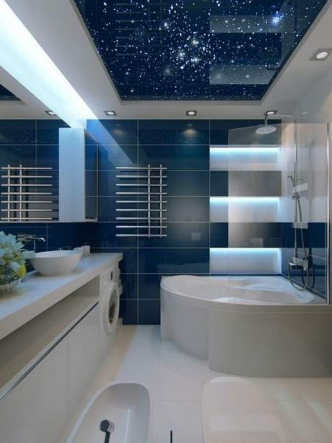 Ванной комната как красиво сделать. Натяжной потолок в ванней. Ванная комната. Красивая ванная комната. Натяжеойпотооок в ванной.