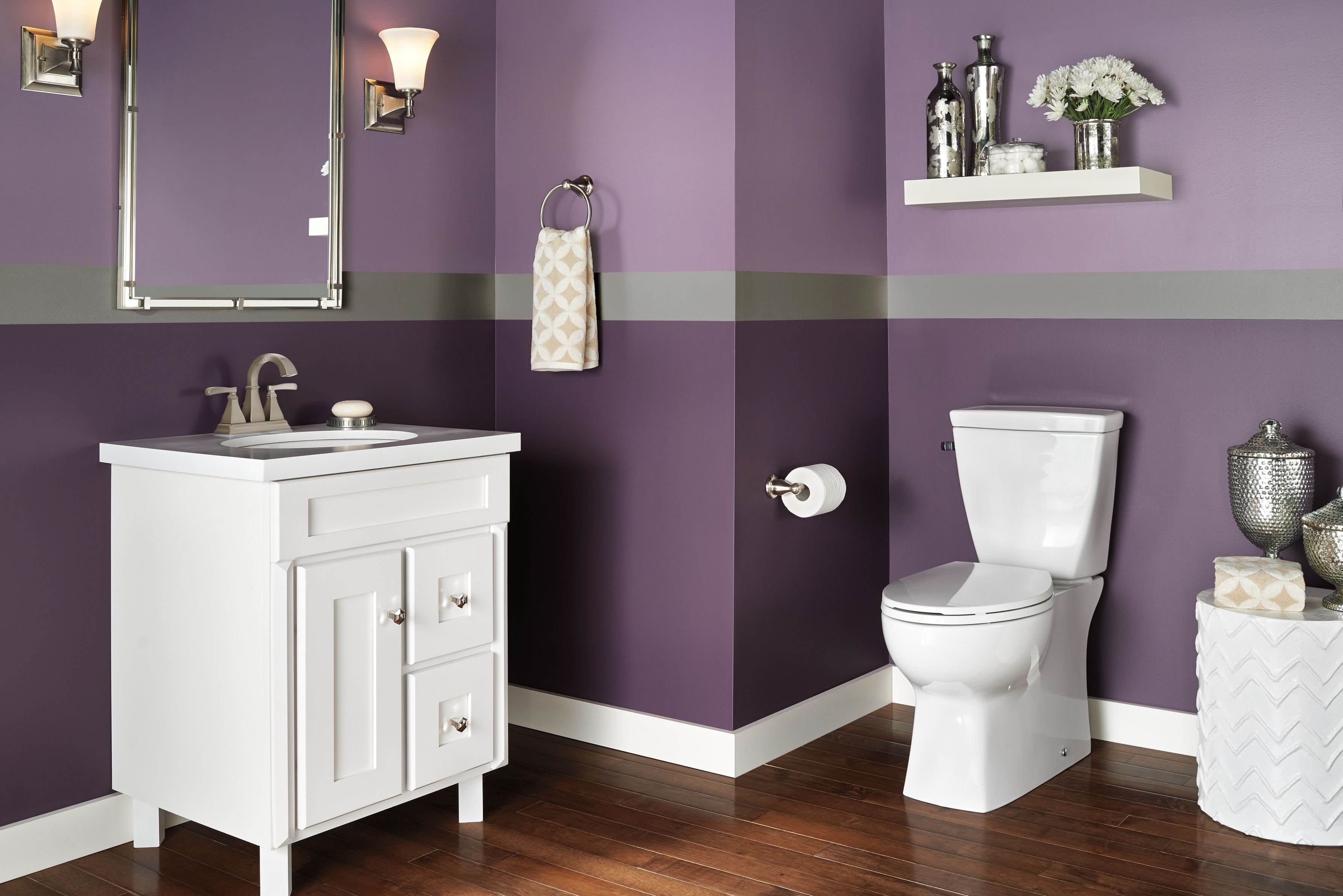 Какой краской можно покрасить в ванной. Крашенные стены в ванной. Крагенные стены в ваой. Ванная покрашенная краской. Краска для ванной комнаты для стен.