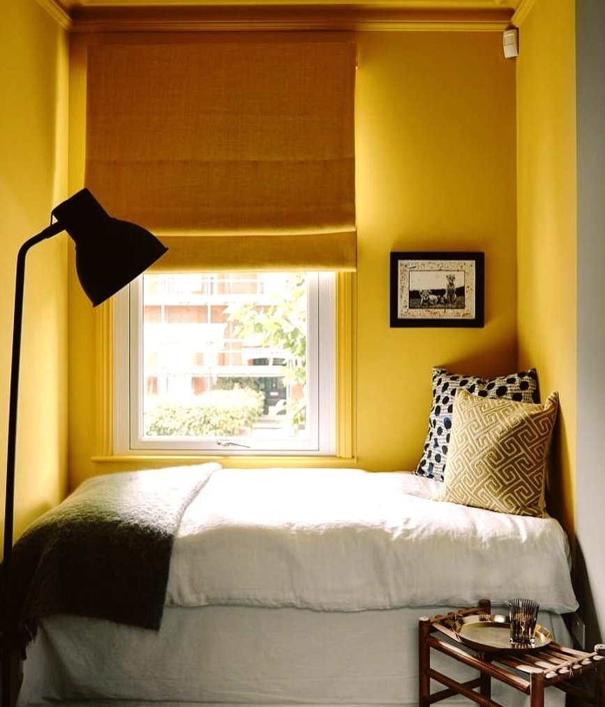 Маленькая желтая спальня