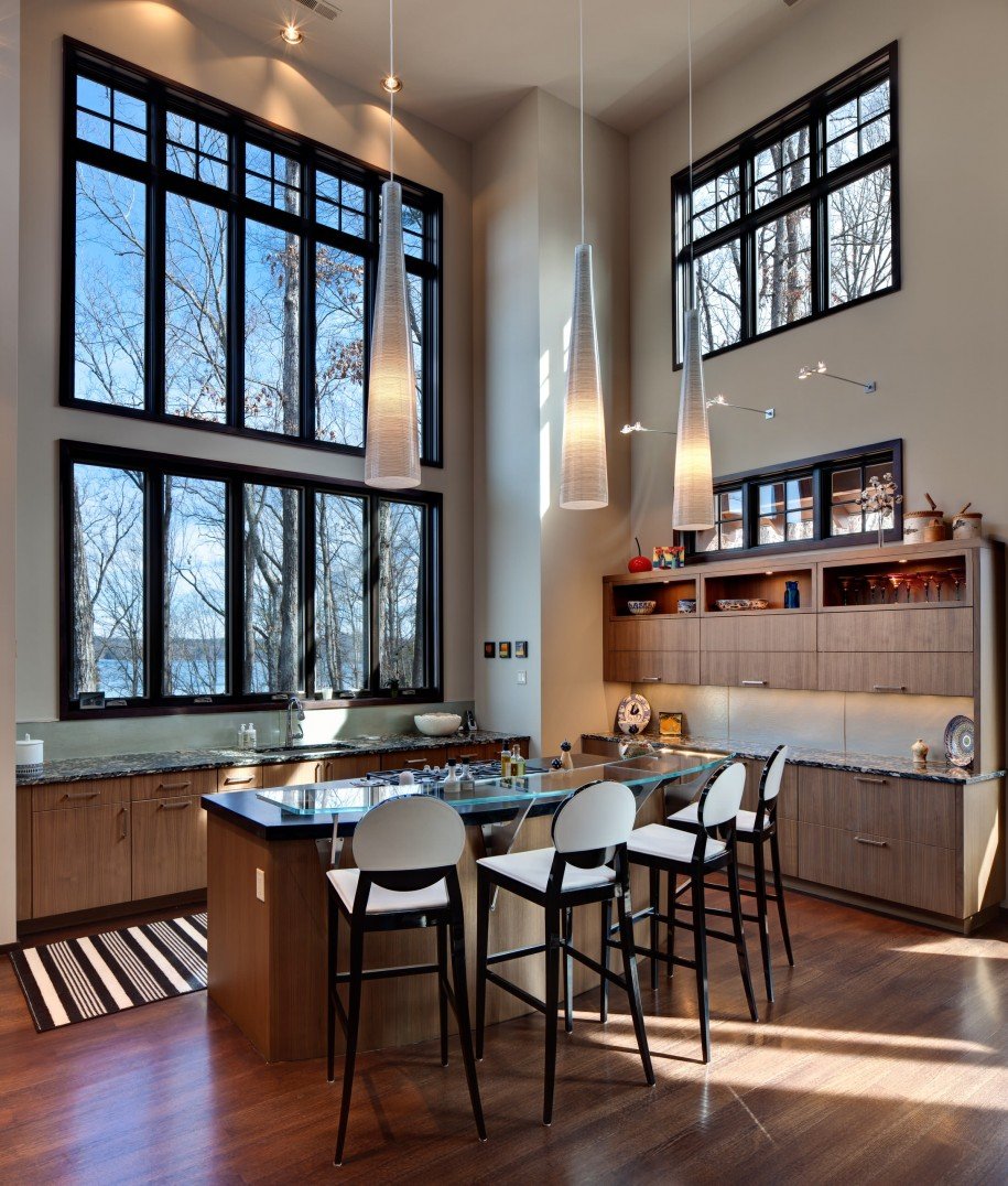 Дизайнерские кухни с высокими потолками