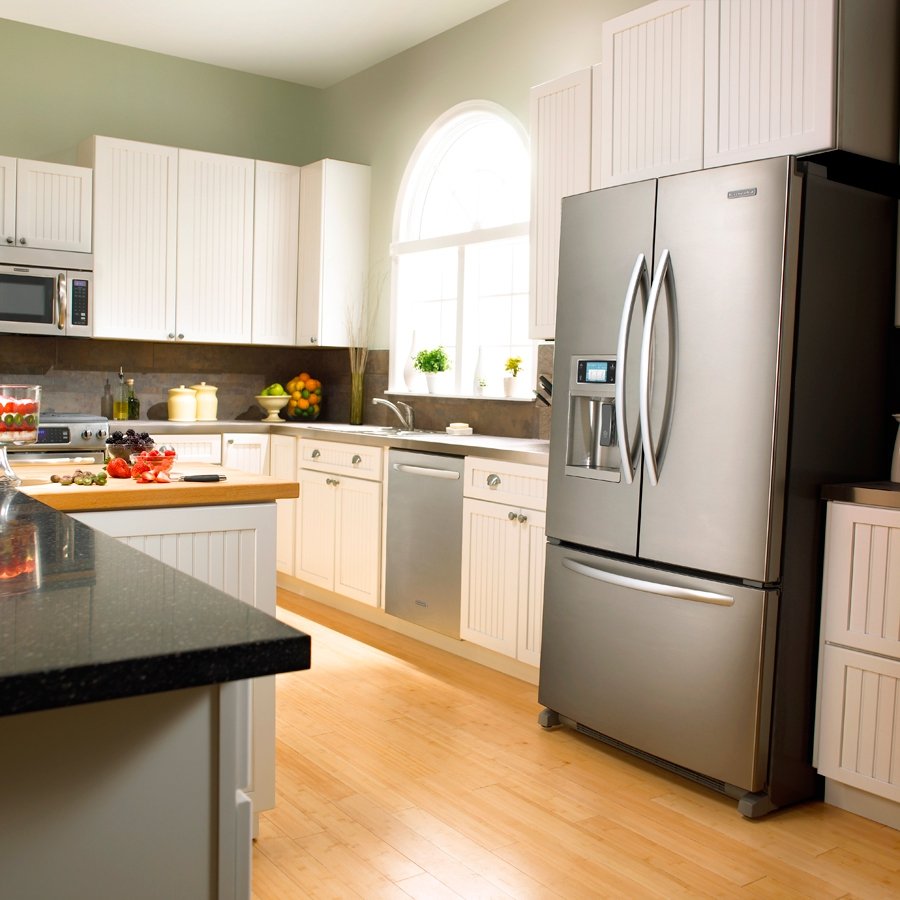 Варианты дизайна кухонь с холодильниками (58 фото)