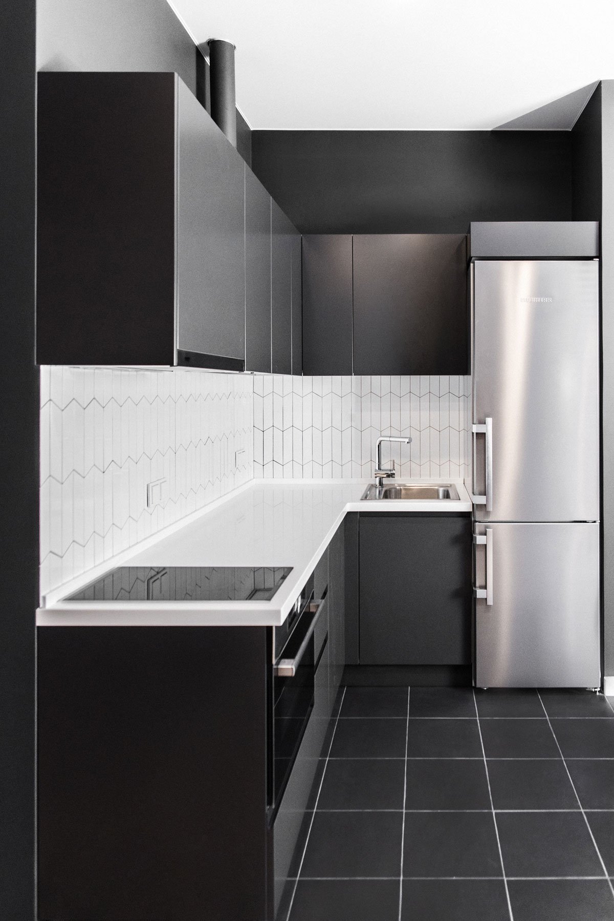 Белая Кухня Серый Холодильник Фото