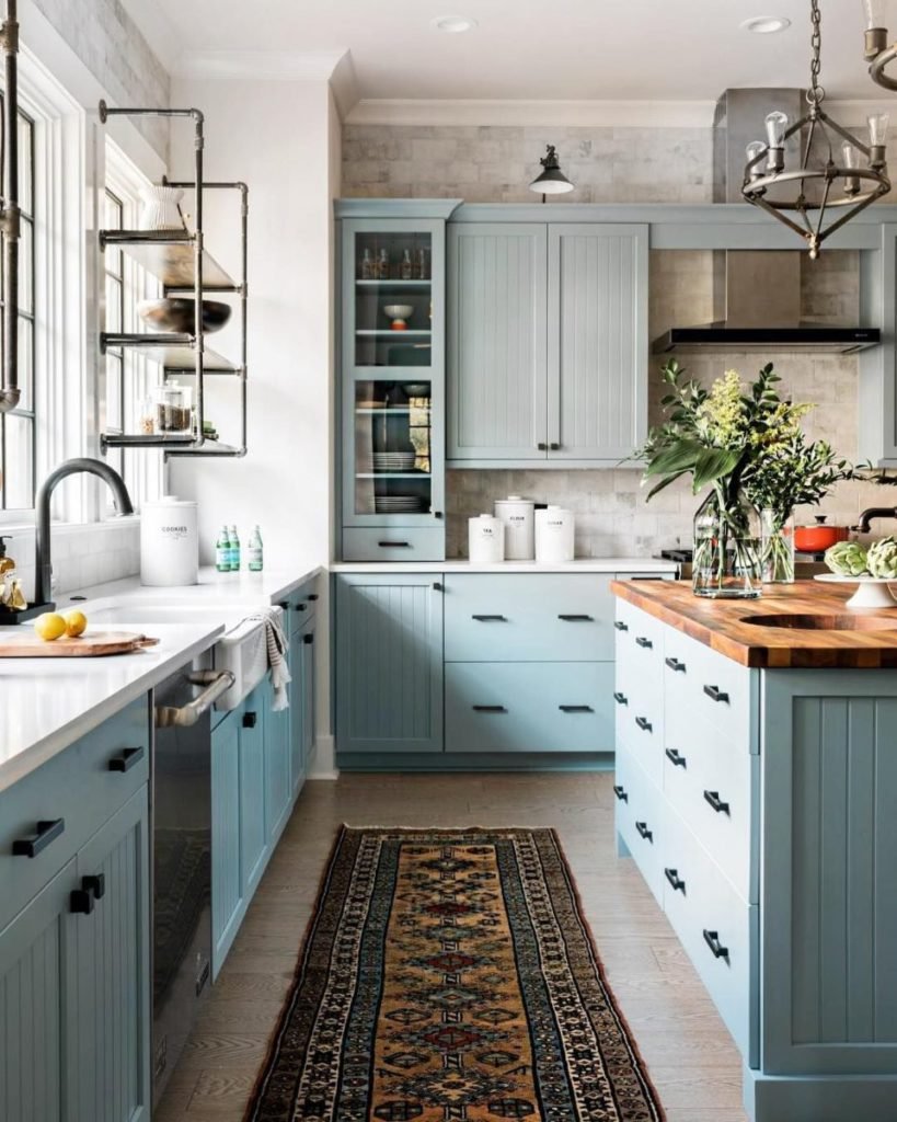 Кухня в скандинавском стиле серо-голубая